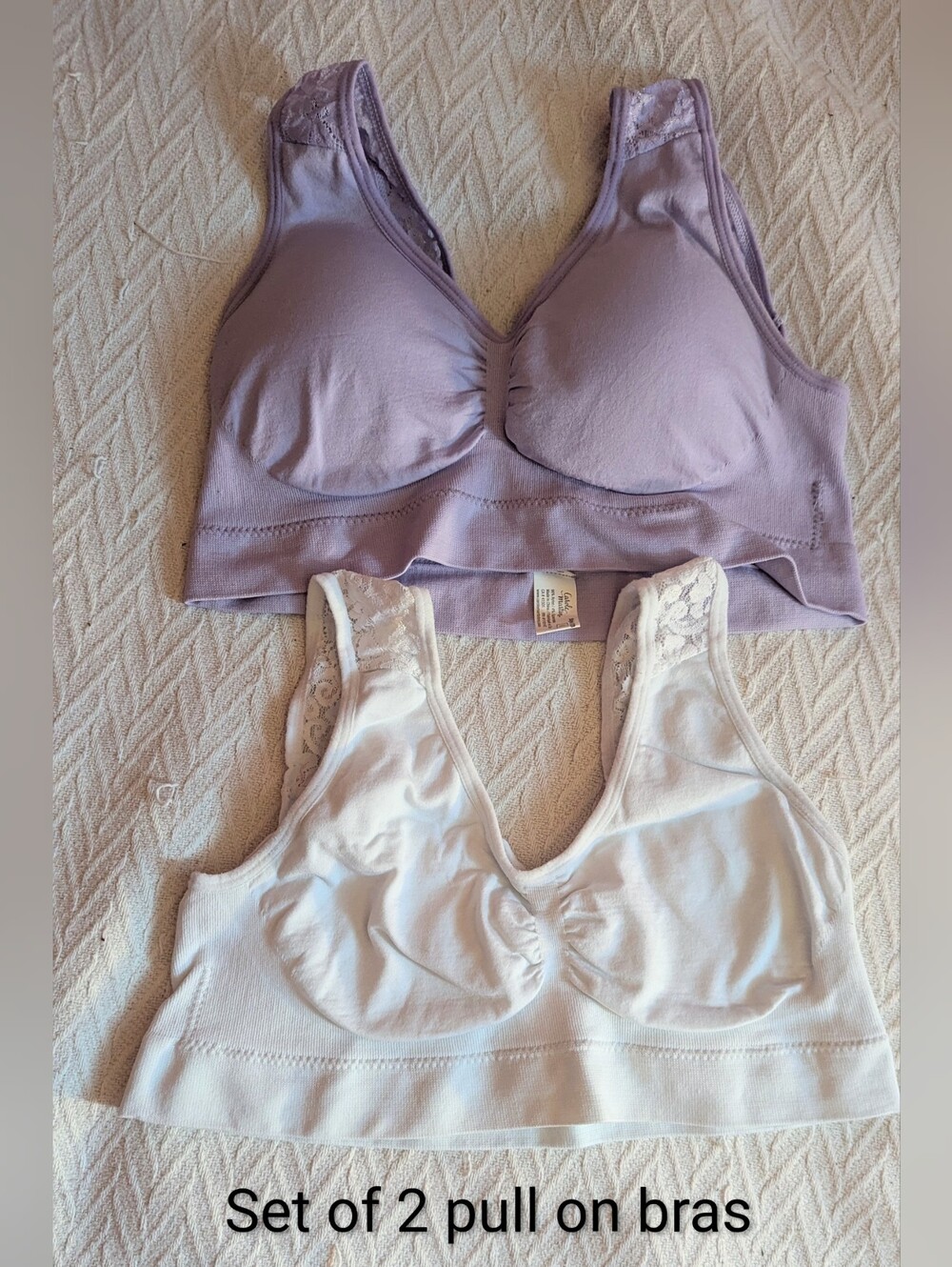 Set of 2 Pull-On Wireless Bralettes in Lavender and White
